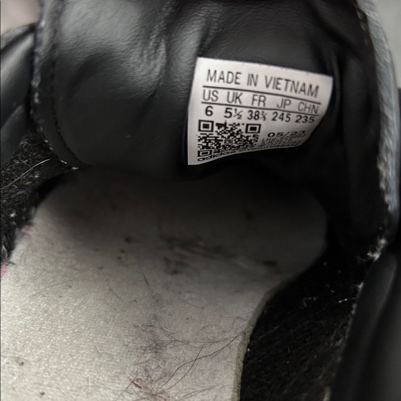 Adidas Classic Black and White Trainers - Picture 4 of 4